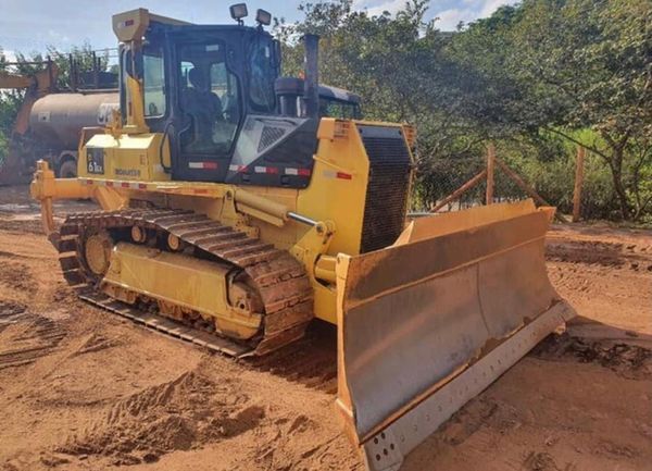 2014 Komatsu Trator de esteira · NaN milhas rodadas