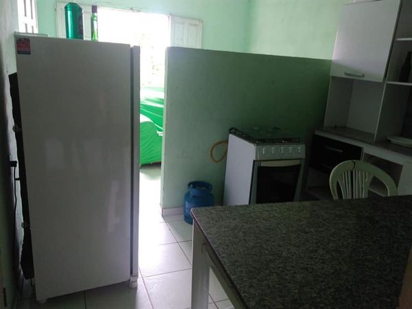 Aluga-se uma kitnet mobiliada no centro-