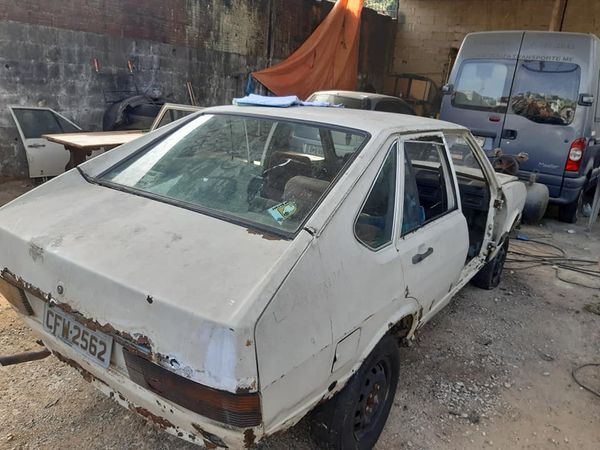 Vende se Passat iraquiano branco por 2