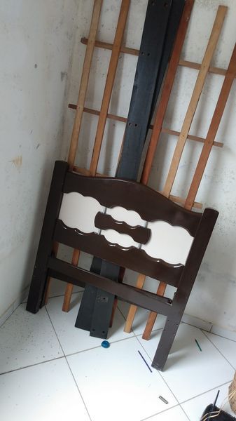 Cama de solteiro madeira nativa