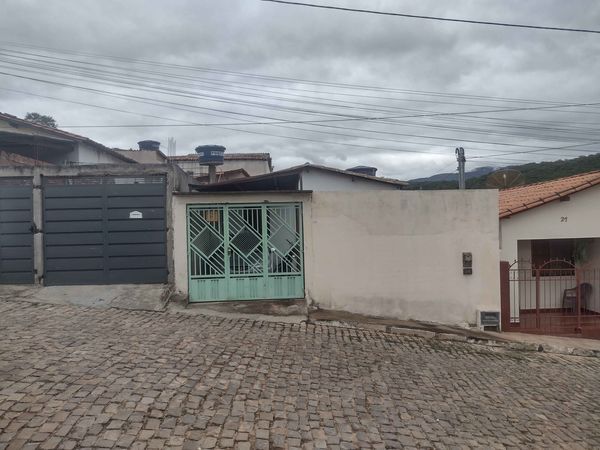 Casa bem localizada