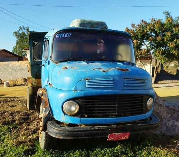 Caminhão Caçamba 1113