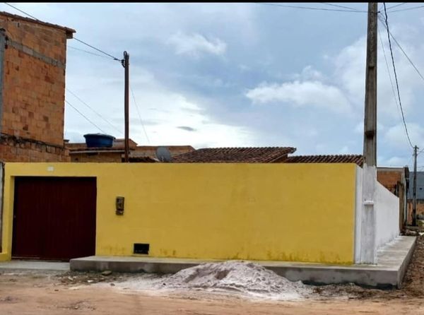 Vendo Casa com 2/4, bairro Redenção, Teixeira de Freitas -BA;