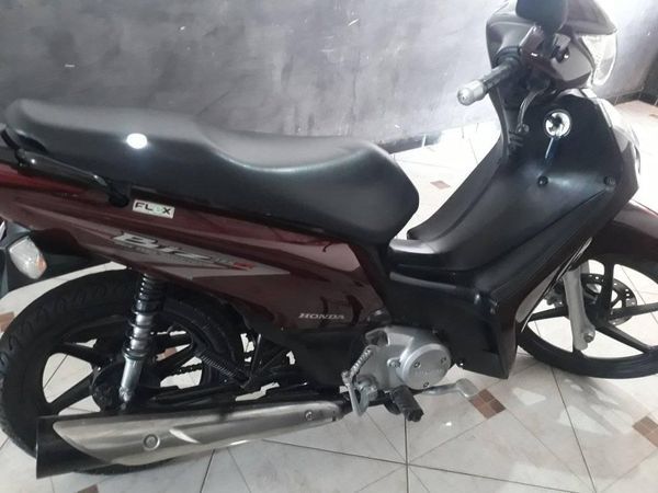 Vendo uma vez mais completa ano 2012 39 mil km rodado conta tá zero
