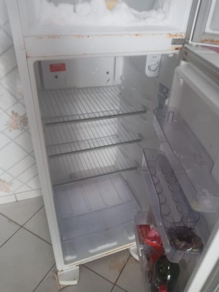 Vendo uma geladeira