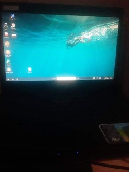 Vendo notebook ou troco por algo do meu interesse urgente..preferencia material escolar e outros