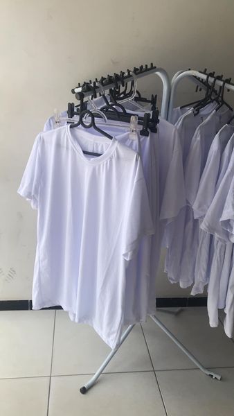 Blusas brancas para sublimação e para uniforme escolar com uma grande promoção