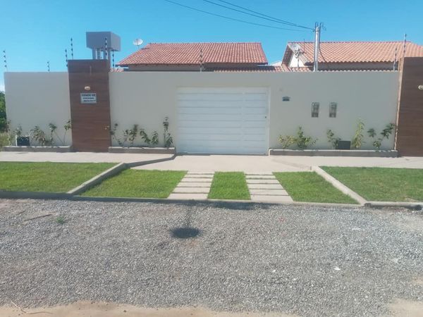 Casa a 300 mts da praia, três quartos sendo um suíte, ampla sala com cozinha, casa ...